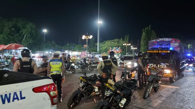 
					Polres Blora Gelar Patroli Skala Besar untuk Cegah Balap Liar dan Gangguan Kamtibmas di Akhir Pekan