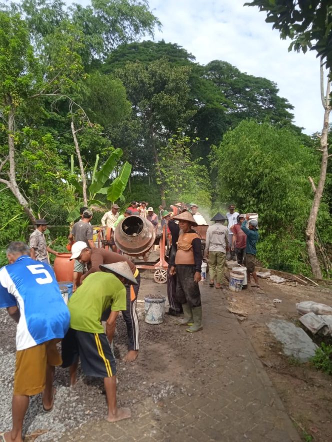 
					Tanpa Papan Proyek, Pembangunan Jembatan di Desa Ngelebur Blora Diduga Proyek Siluman