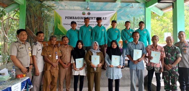 
					Desa Nglarohgunung Jepon Bagikan Sertifikat Tanah PTSL: Warga Diminta Manfaatkan Tanah Secara Produktif