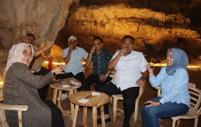 
					Goa Terawang Ecopark, Destinasi Wisata Baru Blora dengan Sensasi Ngopi di Dalam Goa