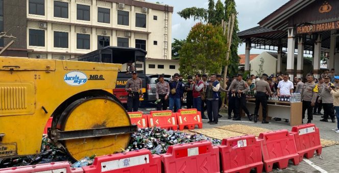 
					Polres Demak Musnahkan 3.612 Botol Miras Jelang Natal dan Tahun Baru