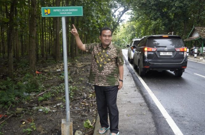 
					Bupati Blora Tinjau Hasil Pembangunan Jalan Randublatung-Getas Batas Ngawi, Warga Sambut Gembira
