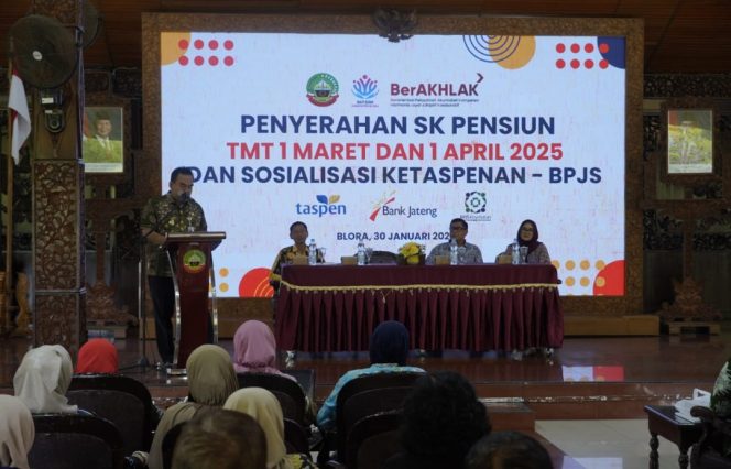 
					Bupati Blora Serahkan SK Pensiun kepada 67 PNS, Apresiasi Pengabdian Puluhan Tahun