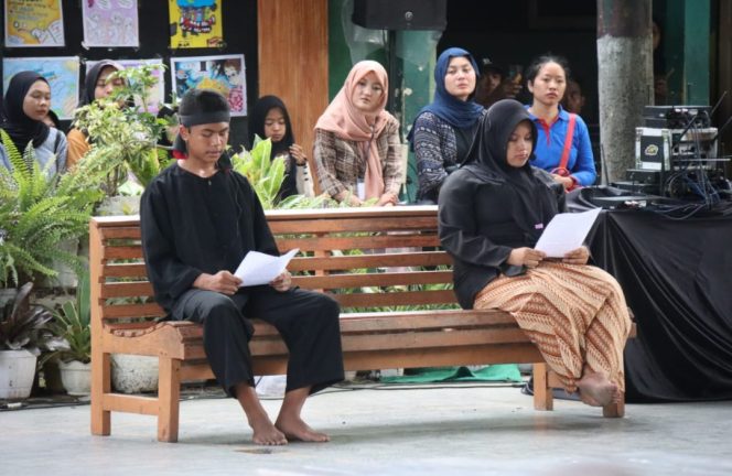 
					13 Pelajar SMP Baca Dramatis Surat Pramoedya dalam Seabad Pram