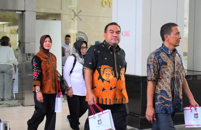 
					Pasangan ASRI Bertolak ke Jakarta, Jalani Tes Kesehatan Jelang Pelantikan Bupati dan Wakil Bupati Blora