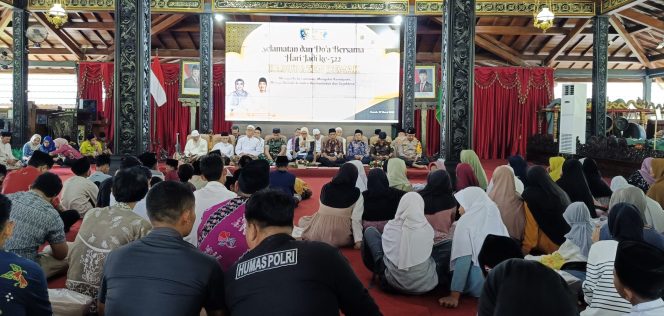 
					Peringatan Hari Jadi ke-522 Kabupaten Demak, Pemkab Gelar Doa Bersama dan Pendistribusian Zakat