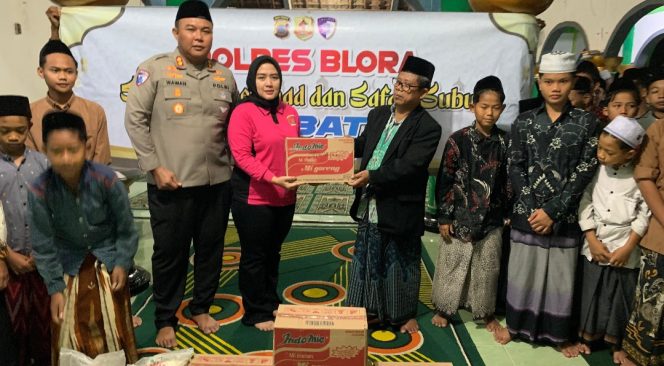 
					Safari Subuh di Ponpes Al-Alif, Kapolres Blora Ajak Perkuat Ukhuwah Islamiyah