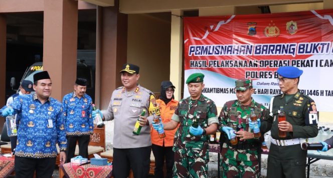 
					Polres Blora Musnahkan 1.000 Botol Miras Hasil Operasi Pekat Candi 2025