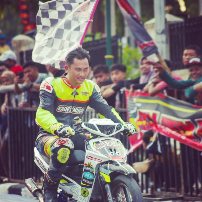 “Kades Muda Gaspol! Kepala Desa Bangsri Sabet Banyak Podium di Balap Motor Blora”