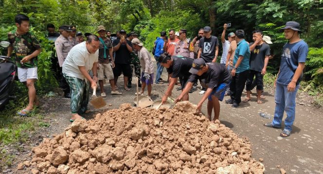 
					Respon Cepat, Pemkab Blora Droping 20 Truk Grosok ke Jalan Rusak Cabak – Bleboh