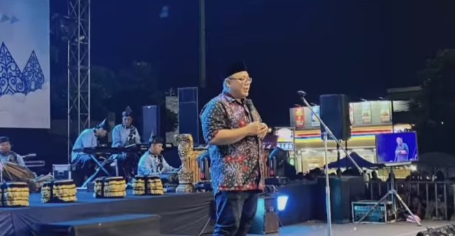 
					Ribuan Warga Padati Alun-Alun Rembang, Guyon Waton Jadi Magnet Hiburan Halal Bihalal Pemkab