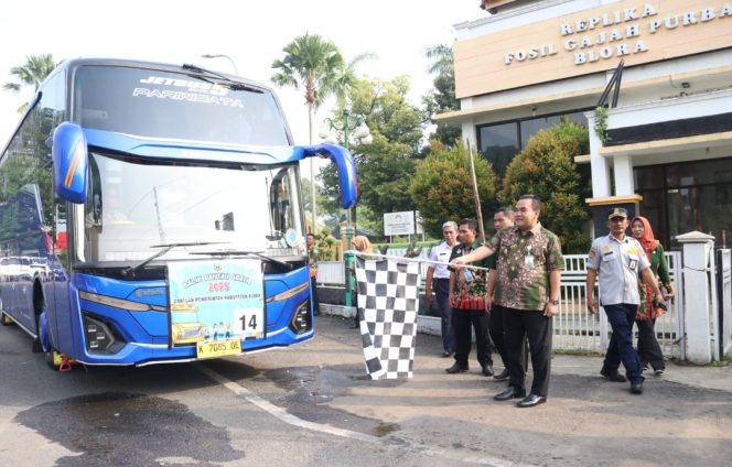 
					Hampir 100 Warga Blora Ikuti Program Balik Rantau Gratis, Dilepas Langsung Bupati Arief Rohman