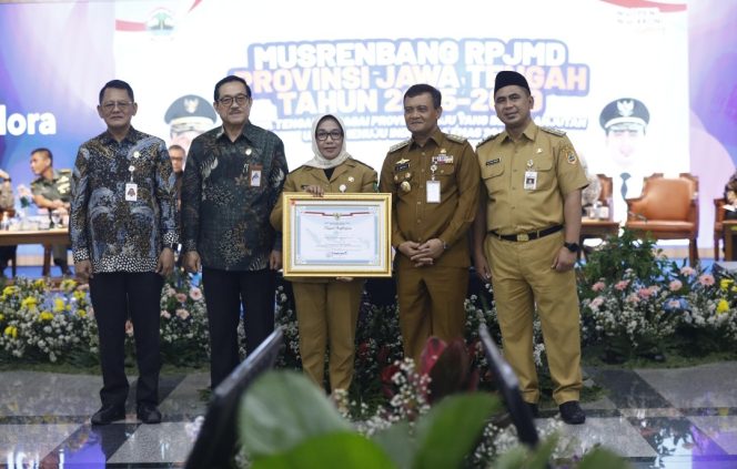 
					Pemkab Blora Raih Penghargaan Nasional Pelayanan Publik Predikat Sangat Baik dari Kemenpan RB