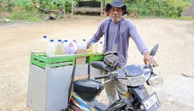 
					Mbah Min, Penjual Jamu Tradisional dari Jepon: Setia Meracik Sejak Dua Dekade Lalu, Berharap Bisa Bangun Rumah dari Usaha Jamu
