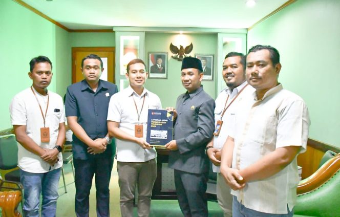 
					Bawaslu Blora Serahkan Laporan Pengawasan Pemilu ke DPRD, Laporkan Tanpa Sengketa dan Kembalikan Sisa Dana Hibah