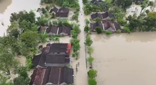 
					Banjir Rendam 10 Kecamatan di Blora, 1.600 Rumah Warga Terdampak