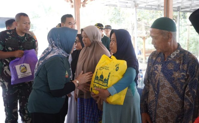 
					BNPB dan Bupati Blora Salurkan Bantuan untuk Korban Banjir di Desa Sumber