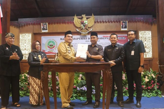 
					Bupati Arief Rohman Sampaikan Jawaban Pandangan Umum Fraksi DPRD Blora terhadap Raperda RPJMD 2025-2029