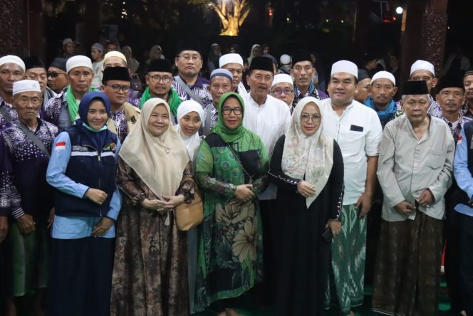 
					Suasana Haru Sambut Kedatangan 360 Jemaah Haji Kloter 58 Asal Blora