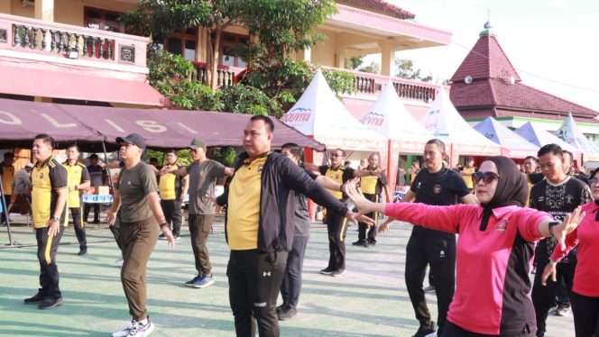 
					Semarak Hari Bhayangkara ke-79, Polres Blora Ajak Forkopimda dan TNI Jalan Santai dan Senam Bersama