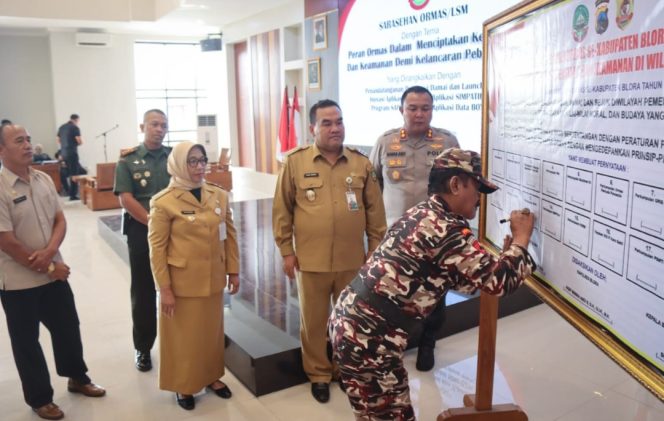 
					Ormas se-Blora Deklarasi Damai, Bupati Arief: Komitmen Bersama Jaga Ketertiban dan Keamanan Daerah