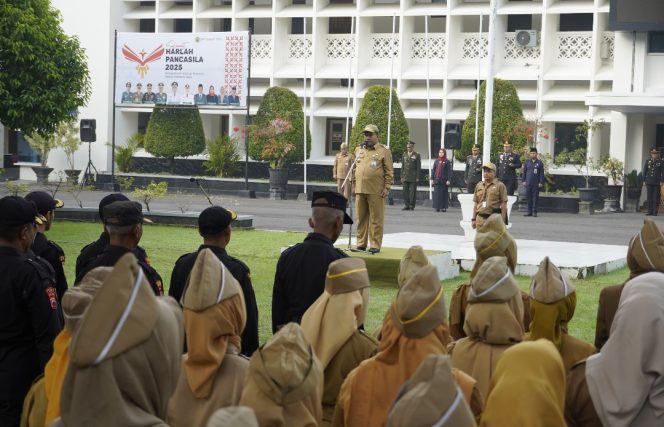 
					Pemkab Blora Gelar Upacara Hari Lahir Pancasila 2025, Bupati Arief Rohman Tekankan Revitalisasi Nilai-Nilai Kebangsaan