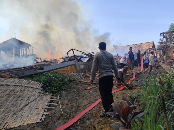 
					Tiga Rumah di Tunjungan Blora Ludes Dilalap Api, Kerugian Capai Ratusan Juta Rupiah