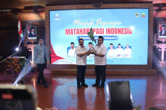 
					Bupati Arief Rohman Apresiasi Bantuan Bibit Kelapa dari Menteri Imipas dalam Acara Manifesto MPI Jawa Tengah di Blora