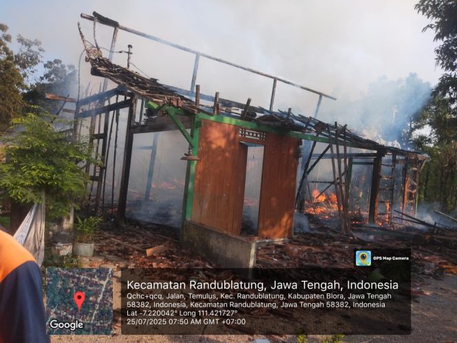 
					Kebakaran Hebat Ludeskan Rumah dan Harta Benda Warga Temulus Randublatung, Kerugian Capai Rp300 Juta