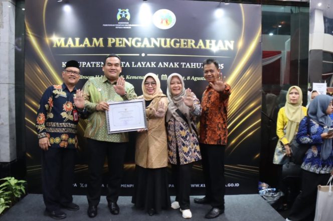 
					Blora Naik Kelas Raih Penghargaan Kabupaten Layak Anak Kategori Nindya