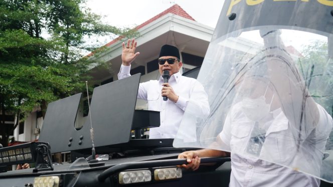 
					Demo di Pati Ricuh, Bupati Sudewo Dilempari Botol dan Sandal, Jurnalis Jadi Korban Gas Air Mata