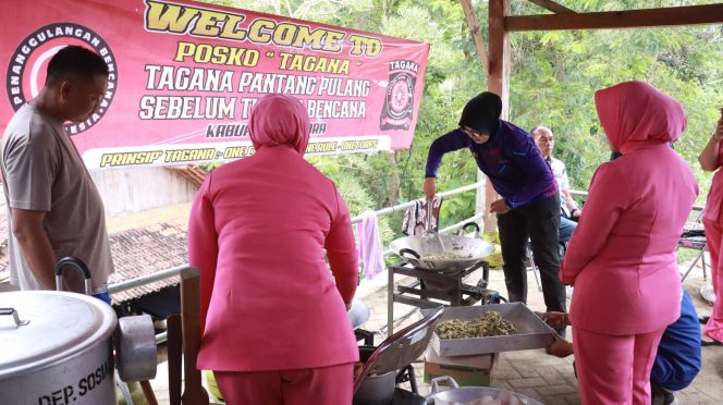 
					Kapolres Blora Sediakan Dapur Umum untuk Korban Kebakaran Sumur Minyak