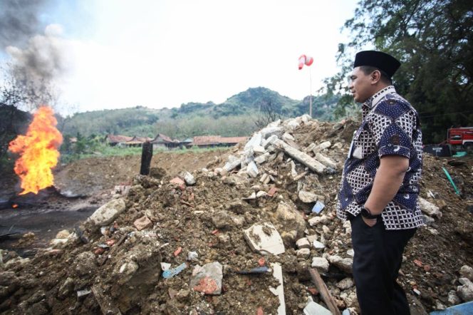 
					Wagub Taj Yasin Minta Masyarakat Hentikan Pengeboran Sumur Minyak Baru
