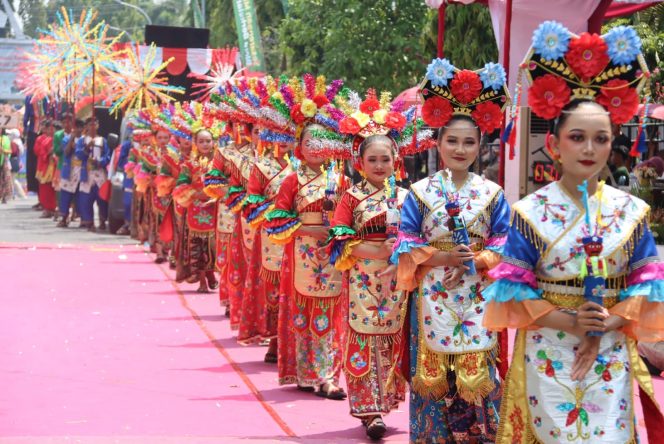 
					Pawai Karnaval HUT ke-80 RI di Blora Meriah, Ribuan Warga Padati Jalan Pemuda