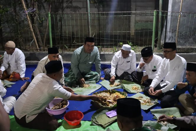 
					Ponpes Baitul Hikmah Cabak Gelar Maulid Nabi, Hadirkan 168 Tumpeng Sebagai Simbol Kebersamaan
