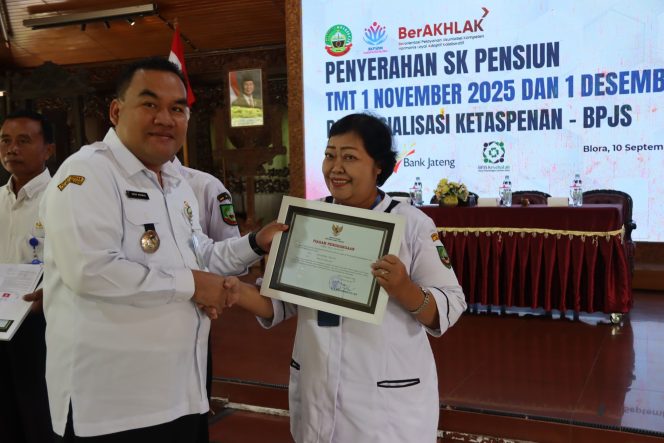 
					44 PNS Blora Terima SK Pensiun, Bupati Arief: Semangat Pengabdian Patut Diteladani