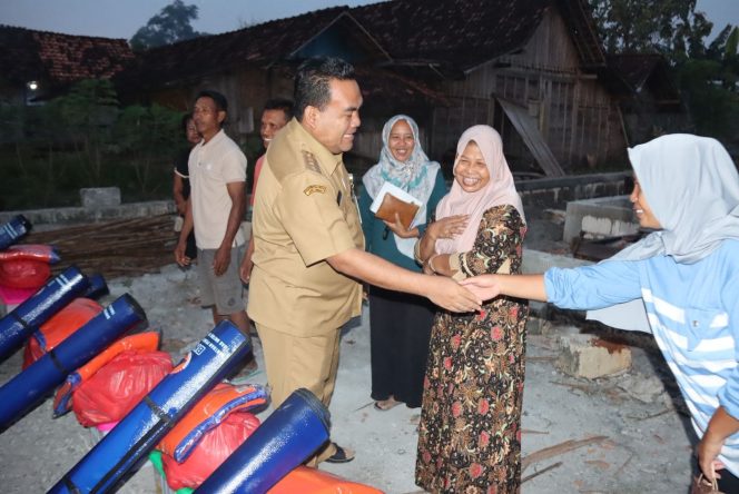 
					Puting Beliung ‘Mengamuk’, Bupati Arief Rohman Gerak Cepat Bantu Warga Getas