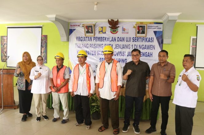 
					Wabup Blora Apresiasi Pelatihan dan Sertifikasi Tukang Pasang Bata Dorong Peningkatan Kompetensi Tenaga Kerja Konstruksi Lokal