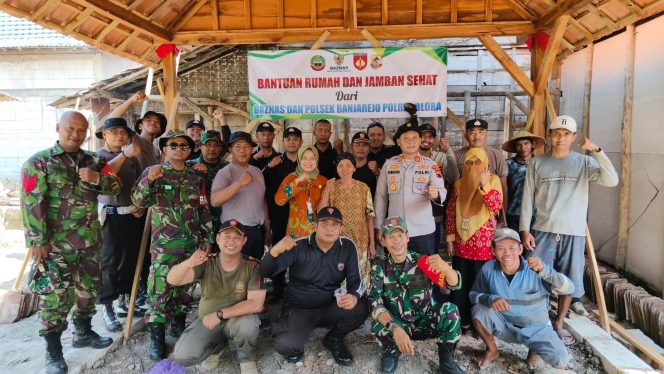 
					Sinergi Tiga Pilar, Polsek Banjarejo dan Warga Gotong Royong Bangun Kembali Rumah Warga yang Roboh di Wonosemi