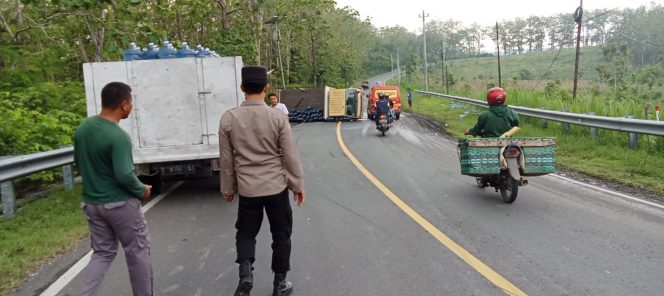 
					Truk Terguling di Jalan Blora–Cepu, Tidak Ada Korban Jiwa