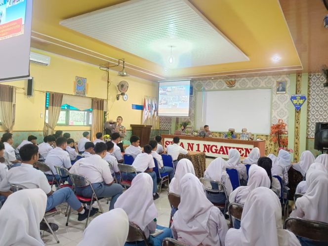 
					Satlantas Polres Blora Tanamkan Budaya Tertib Lalu Lintas di SMAN 1 Ngawen