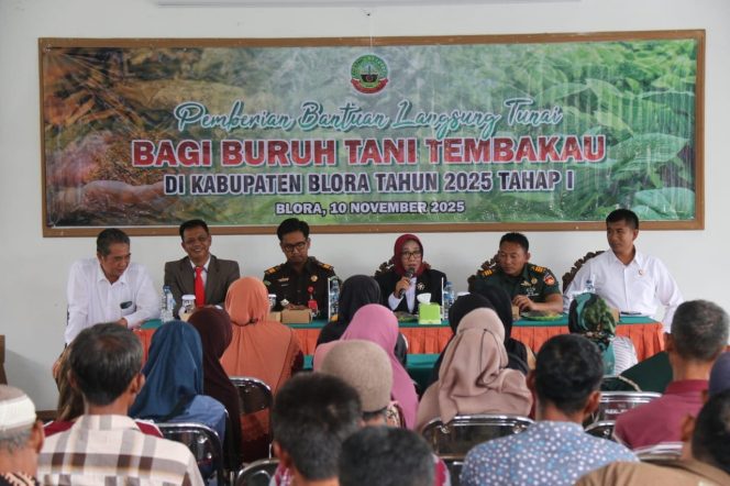 
					Ribuan Buruh Tani Tembakau di Blora Terima BLT DBHCHT Tahap Pertama Tahun 2025