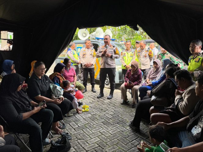 
					Polres Blora Evakuasi 10 KK Korban Longsor di Nglajo Cepu, Pastikan Warga Mendapat Hunian Aman