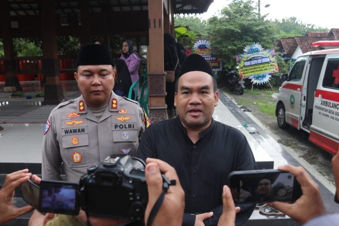 
					Sesepuh Samin Mbah Lasiyo Tutup Usia, Bupati Arief Ungkap Warisan Petuah Bijak Sang Tokoh Adat