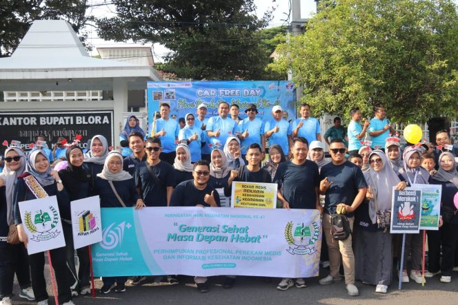 
					Bupati Blora ‘Acungi Jempol’ CFD Peringatan HKN ke-61, Ribuan Warga Padati Alun-Alun