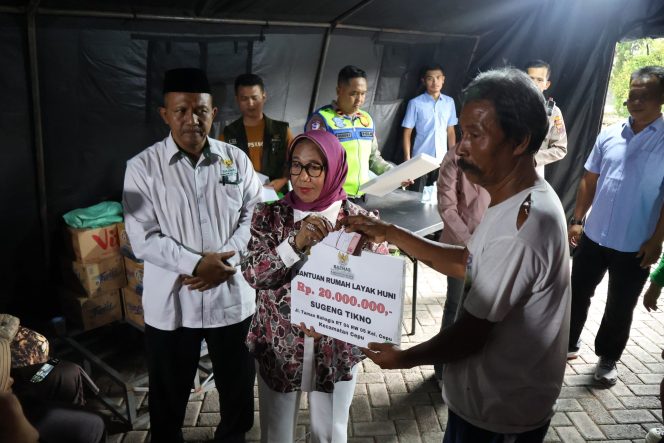 
					Wabup Sri Setyorini Serahkan Bantuan untuk Warga Terdampak Longsor dan Tanah Bergerak di Cepu