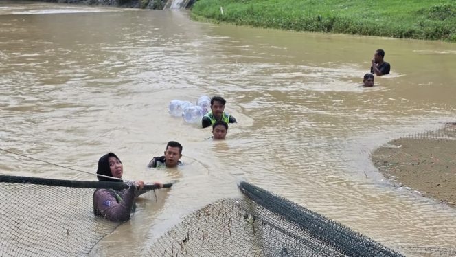 
					Polwan Polres Blora Turun Langsung ke Sungai Lusi, Bantu Pencarian 3 Korban Tenggelam