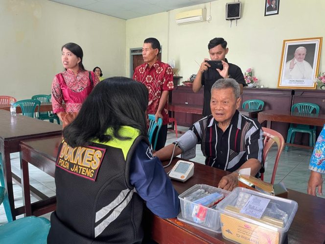 
					Dokkes Polres Blora Sisir Titik Pengamanan Operasi Lilin Candi 2025, Pastikan Personel dan Jemaat Tetap Sehat