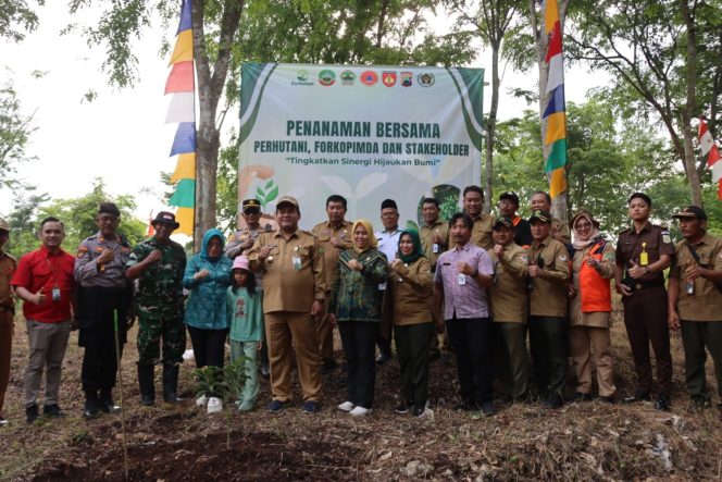 
					Bupati Blora Dorong Gerakan Tanam Pohon Masif Libatkan Semua Elemen