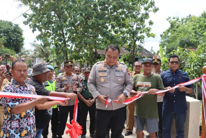 
					Dukung Aktivitas Warga, Kapolres Blora Resmikan Jembatan Presisi Hasil Gotong Royong di Bangkle
